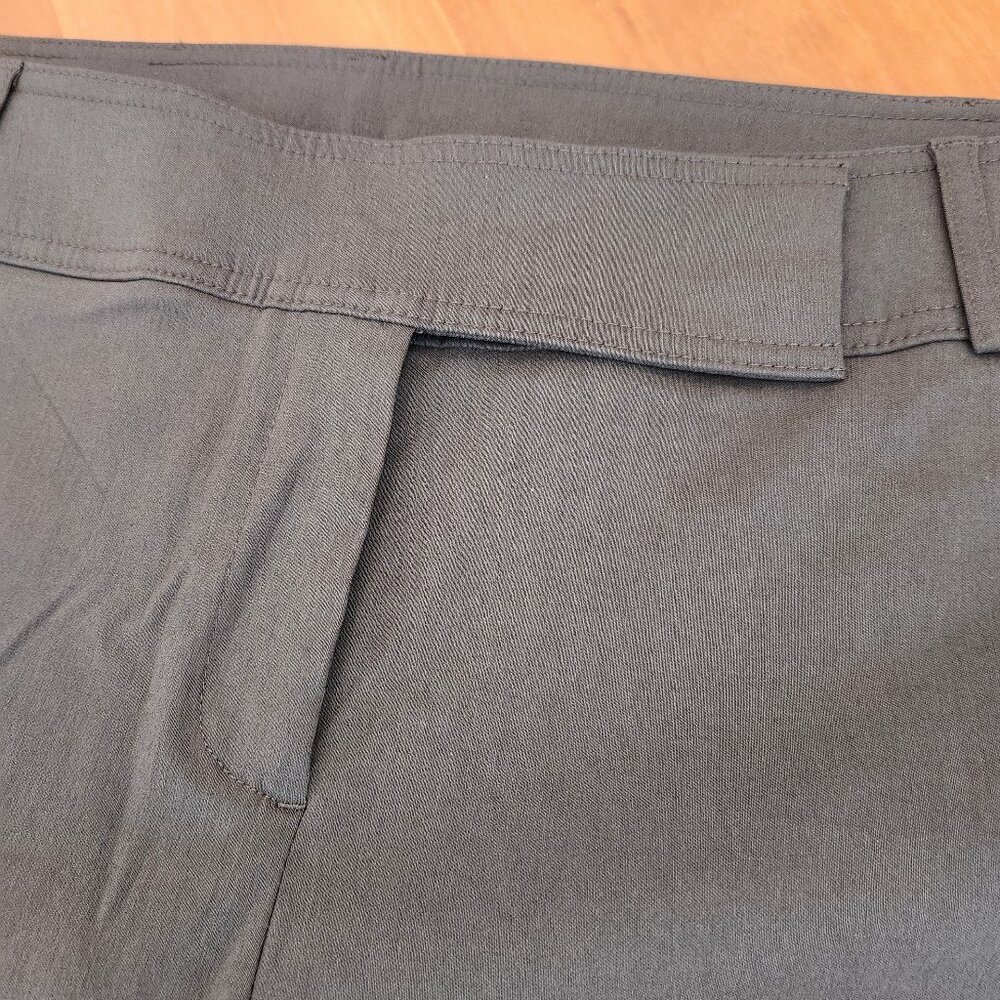Lane Bryant Olive/Brown 'ish 7/8 Length Pants‎ Size 20 - Picture 2 of 8
